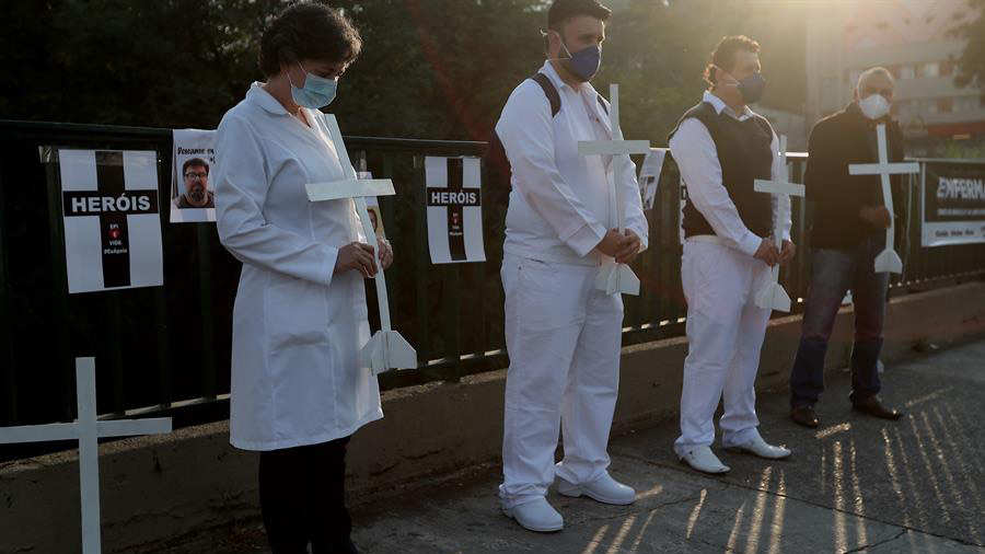 Médicos brasileños protestan contra Jair Bolsonaro por no tomar medidas para frenar avance del COVID19 medicos-brasilenos-protestan-contra-jair-bolsonaro-por-no-tomar-medidas-para-frenar-avance-del-covid19
